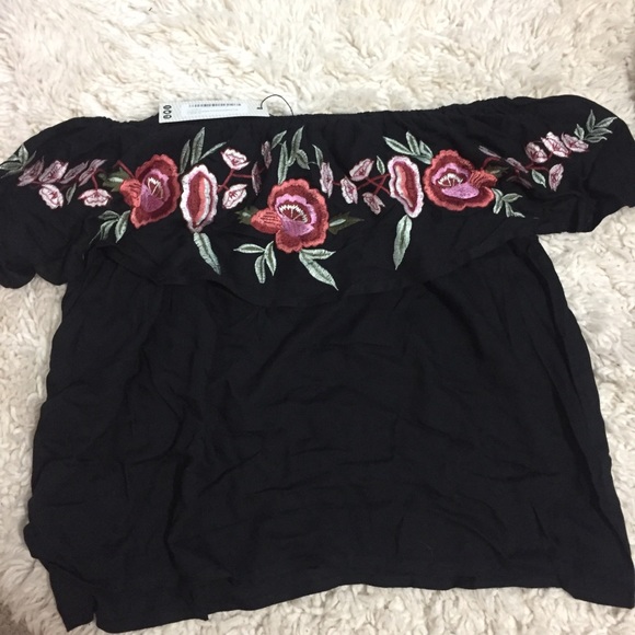 SUPER CUTE off the shoulder rose top - Picture 1 of 5